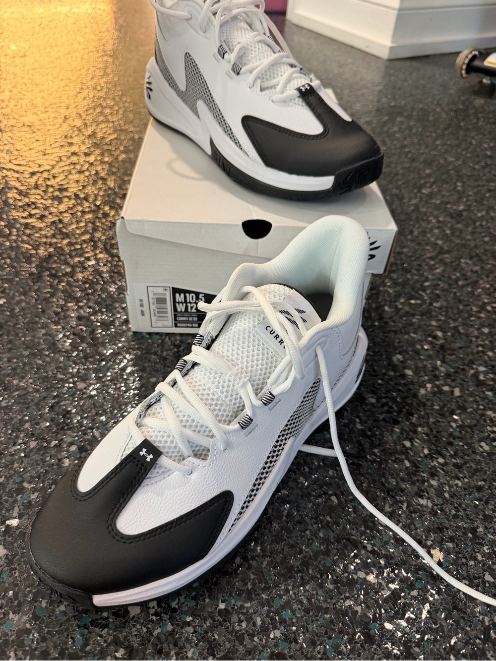 Men's Basketball Shoes Size 10.5 Under Armour Curry 3Z 25 White Black Sneakers